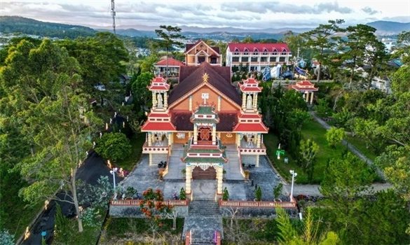 Nhà thờ giáo xứ Du Sinh, Đà Lạt - Độc đáo với kiến trúc cung đình Việt Nam