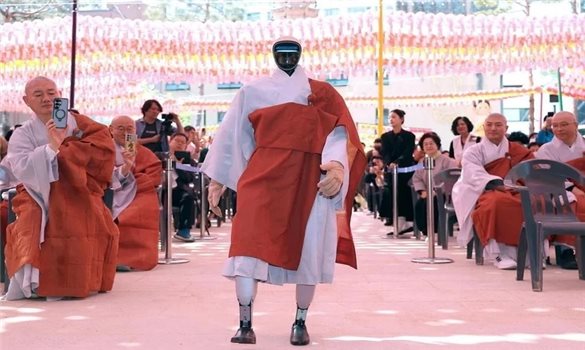 Gabi robot đầu tiên quy y tại tông phái Phật giáo lớn nhất Hàn Quốc