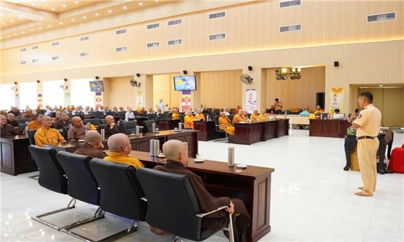 An Giang: Nâng cao ý thức chấp hành pháp luật giao thông cho tăng ni