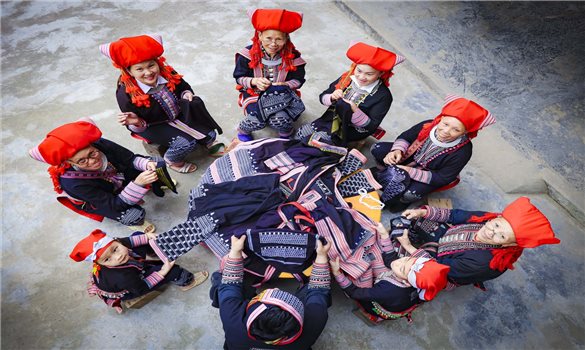 Tìm trong thổ cẩm sắc màu văn hóa Việt