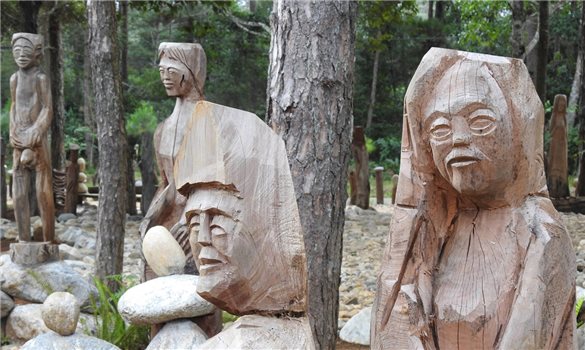Cuộc đối thoại giữa nghệ thuật dân gian và rừng già