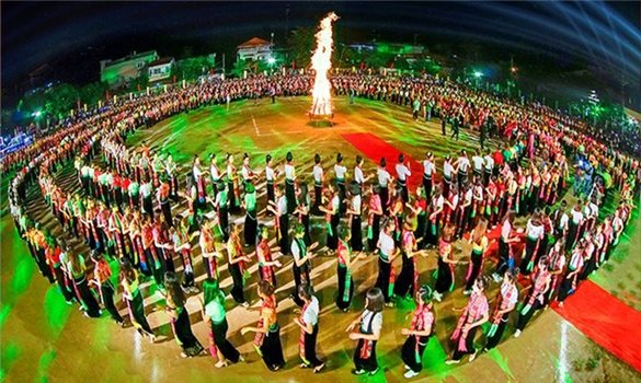 Vòng tay ôm cả đất trời