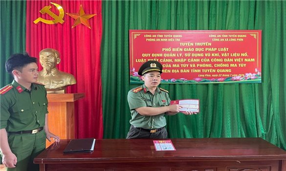 Nâng cao nhận thức pháp luật, giữ bình yên vùng cao Lũng Phìn