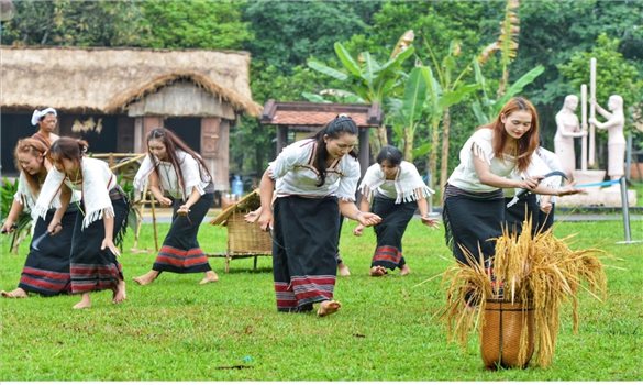 Nghệ nhân trẻ Touneh Ma Tina với tình yêu văn hóa Churu