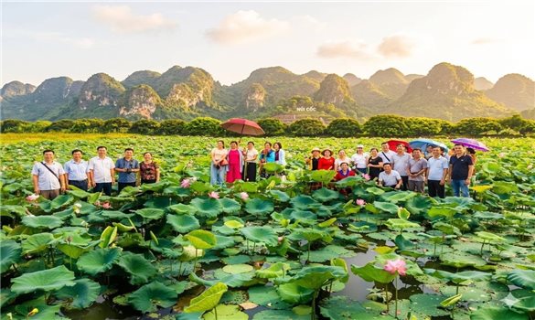 Phát triển du lịch cộng đồng dựa vào tài nguyên văn hóa ở vùng dân tộc thiểu số thành phố Hà Nội