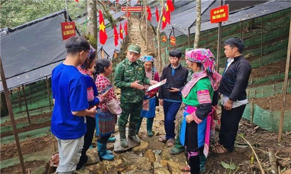 “Tư vấn kỹ năng số”, “Hỗ trợ số” đến từng bản làng biên giới