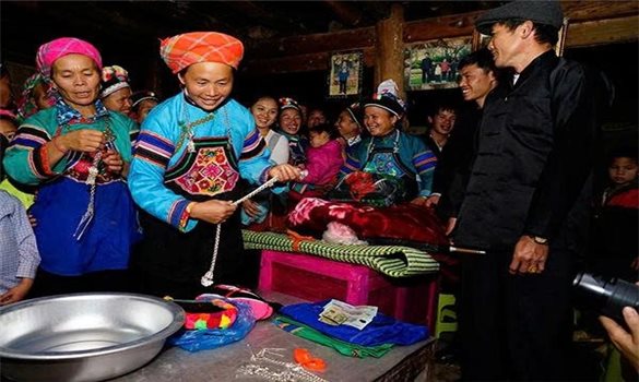 Những nghi lễ gọi duyên trong đám cưới người Phù Lá