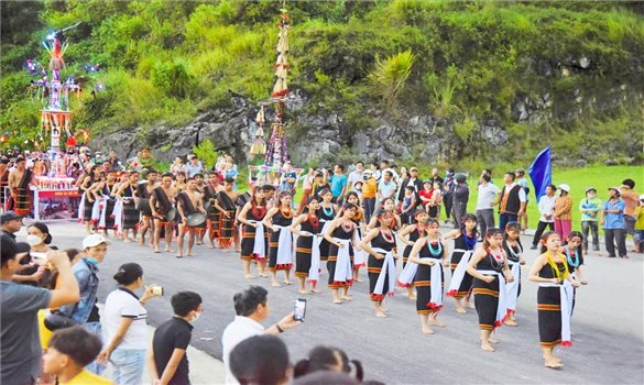 Cây nêu trong tâm thức người Co