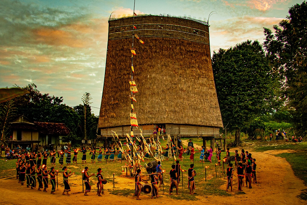 Về với buôn làng Đồng Bào Tây Nguyên