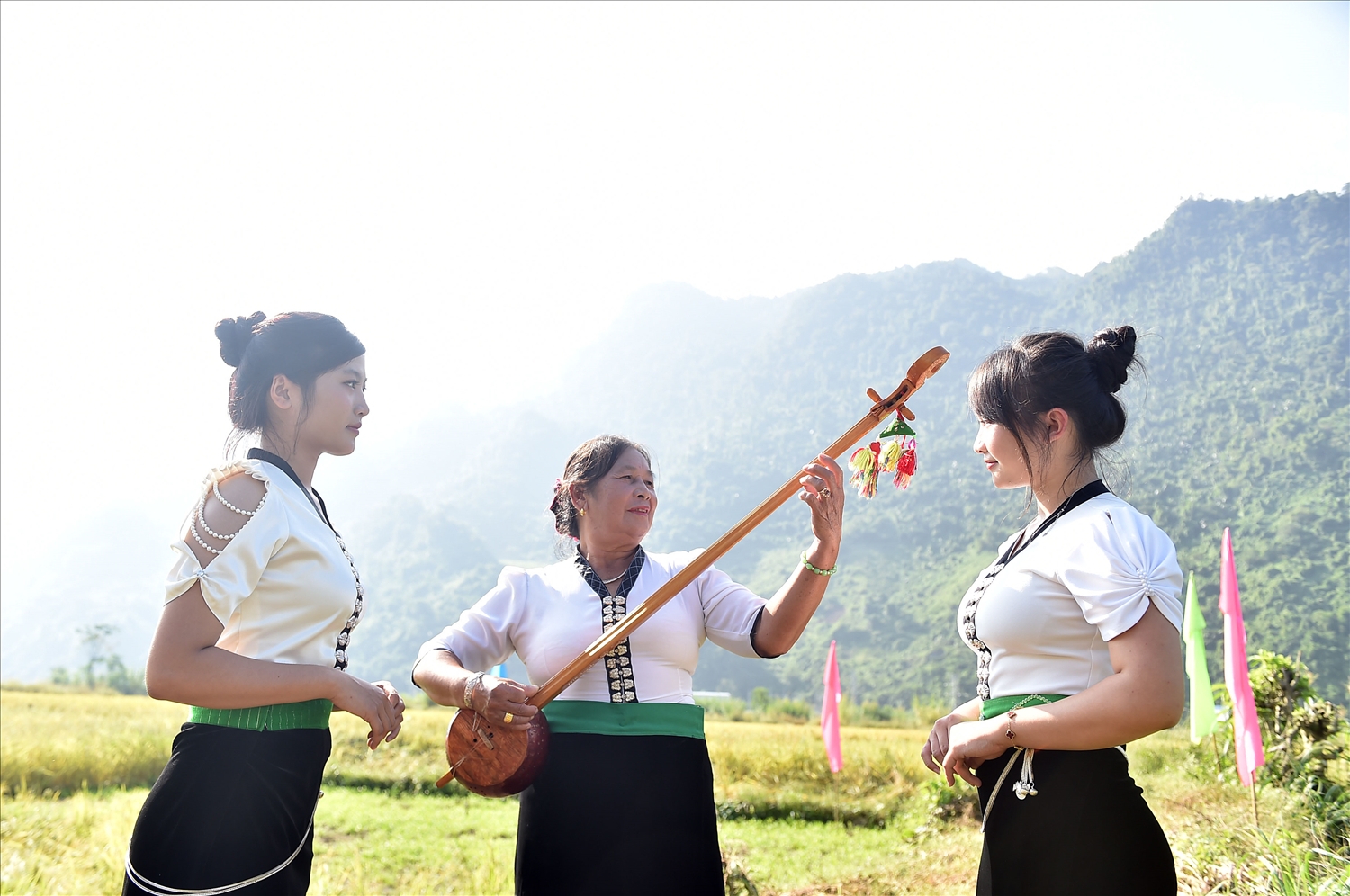 Lễ hội là dịp các nghệ nhân truyền cảm hứng cho thế hệ trẻ về tình yêu văn hóa dân tộc