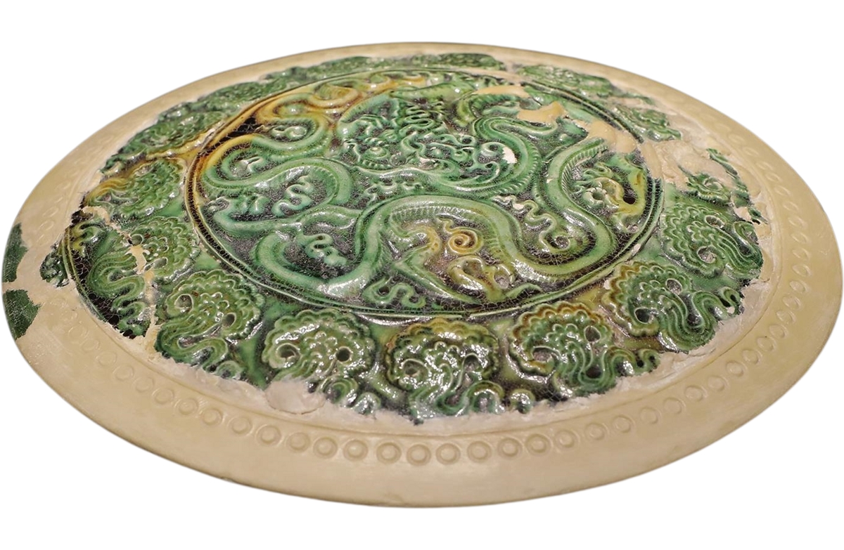 Nắp hộp men xanh lục thời Lý được tìm thấy tại khu di tích Hoàng thành Thăng Long