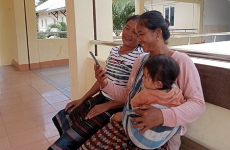 Thanks to smartphones, ethnic people can conveniently register for medical appointment queue numbers