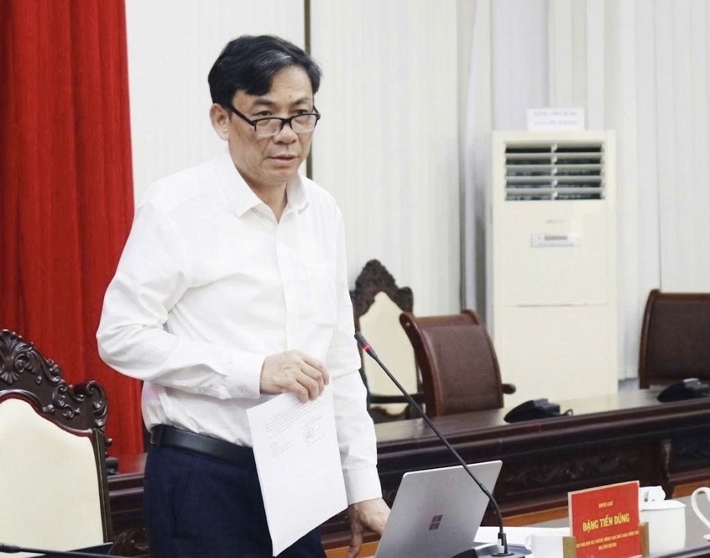 Phó Chánh Văn phòng Quốc gia về Dân tộc và miền núi Đặng Tiến Hùng phát biểu tại buổi làm việc