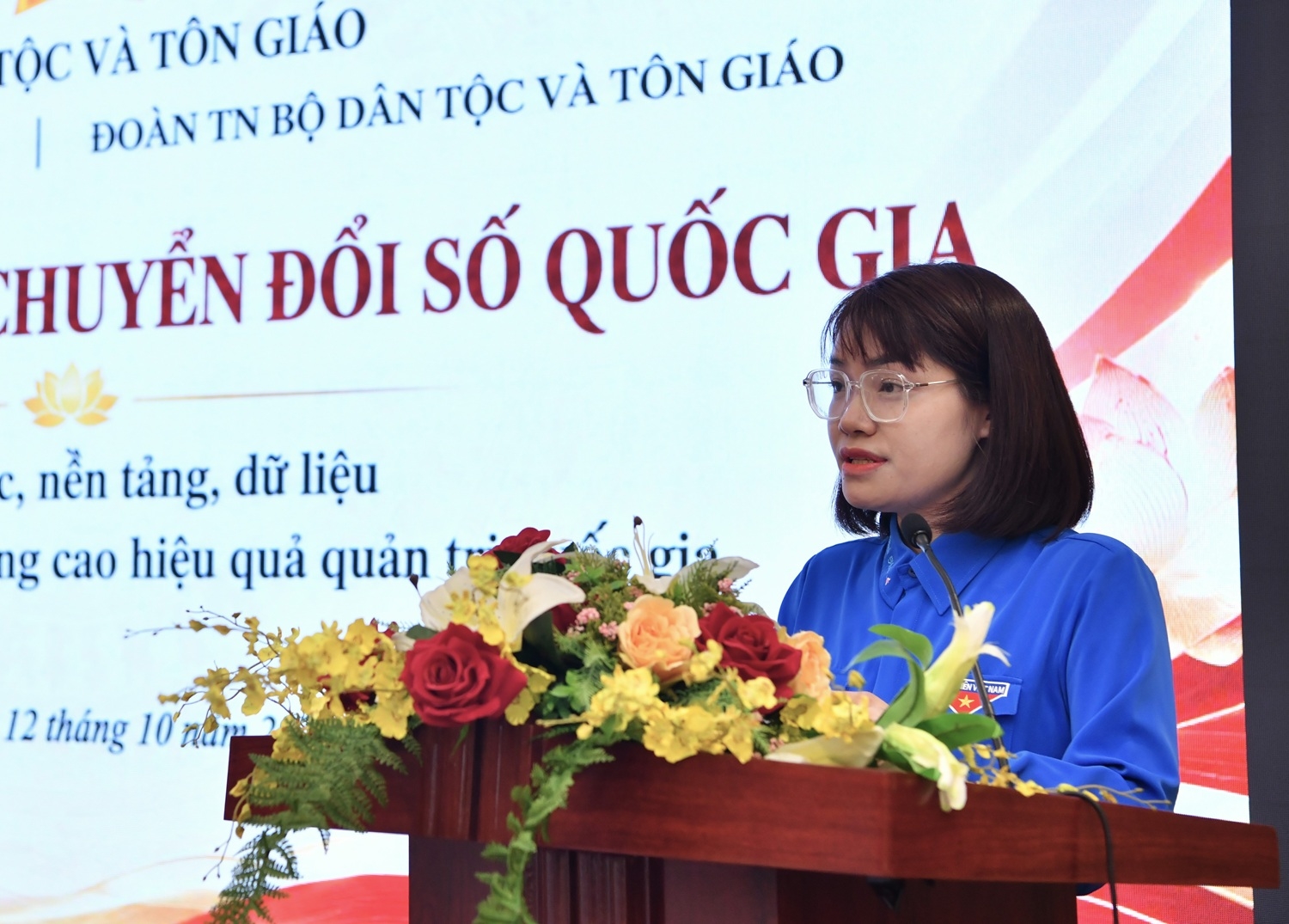Bà Đinh Thị Phúc, Bí thư Đoàn Thanh niên Bộ Dân tộc và Tôn giáo, phát biểu tại buổi sinh hoạt chuyên đề về ứng dụng AI trong công tác chuyên môn