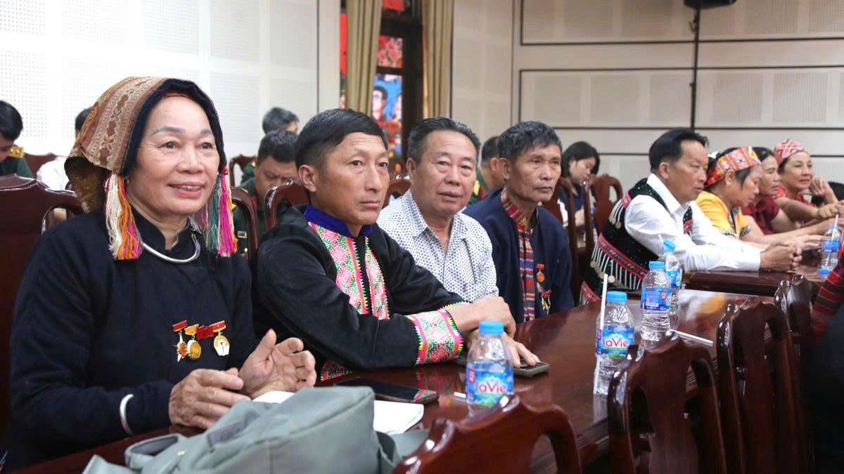 Các đại biểu tham dự buổi gặp mặt già làng, trưởng bản, trưởng thôn, Người có uy tín, chức sắc tôn giáo tiêu biểu vùng đồng bào dân tộc thiểu số khu vực phía Bắc năm 2026