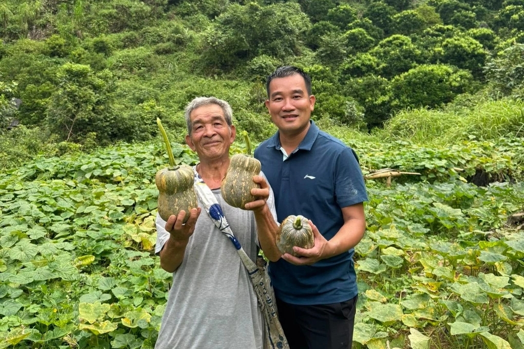 Bí thư Đảng ủy xã Vân Sơn (Phú Thọ) Nguyễn Duy Tư làm truyền thông để quảng bá du lịch cho địa phương