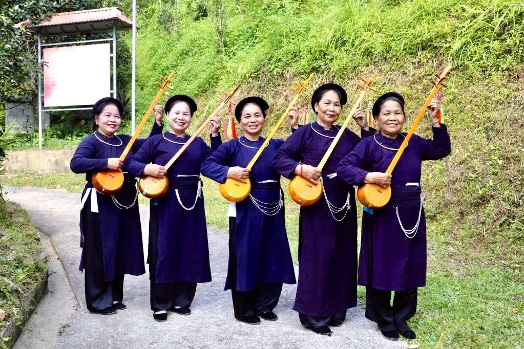 Năm chị em bà Hà Thị Dảy luôn dành tình yêu và tâm huyết gìn giữ, trao truyền các làn điệu dân ca truyền thống của dân tộc Tày, góp phần bảo tồn những giá trị văn hóa đặc sắc của quê hương Đông Khê