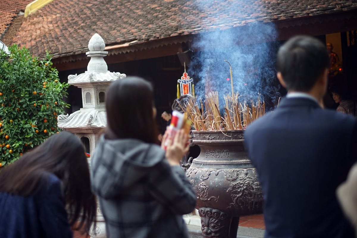 Việc thực hành đúng lễ nghi giúp tâm tĩnh lặng và tránh các sai sót vô ý