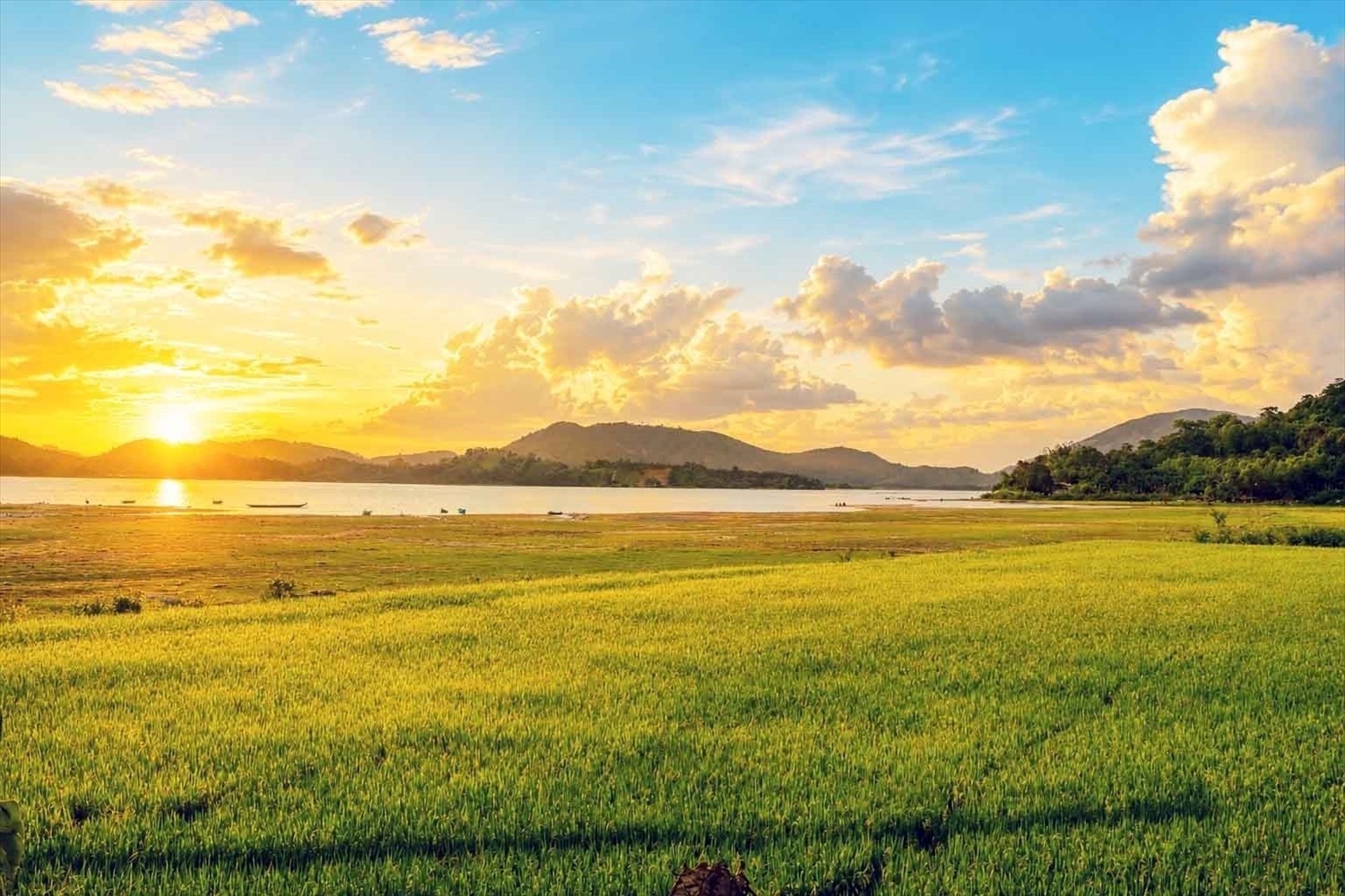 Lien Son Lak at sunset