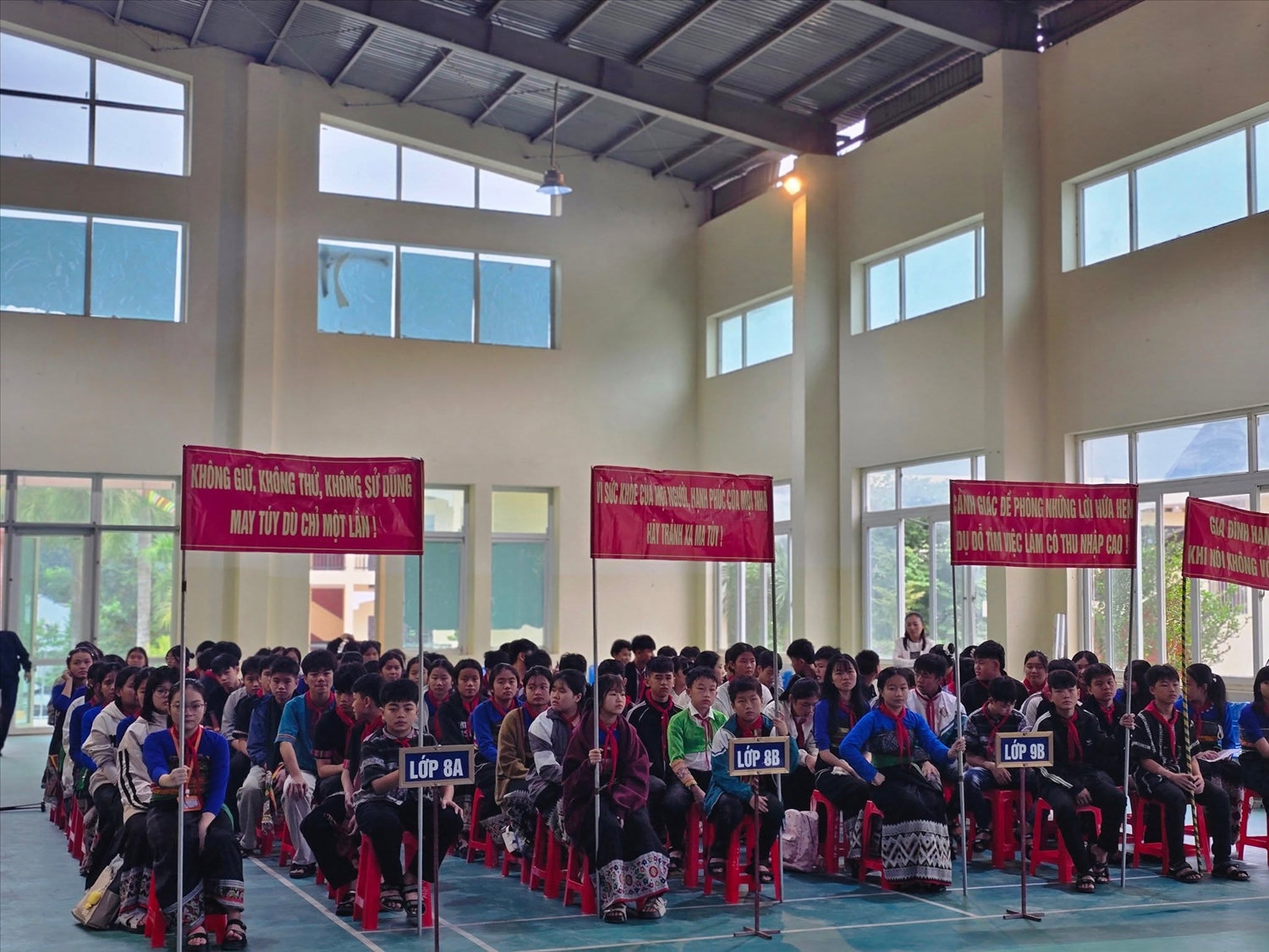 Một buổi tuyên truyền phổ biến pháp luật tại Trường phổ thông dân tộc nội trú THCS Quan Sơn, xã Quan Sơn, tỉnh Thanh Hóa