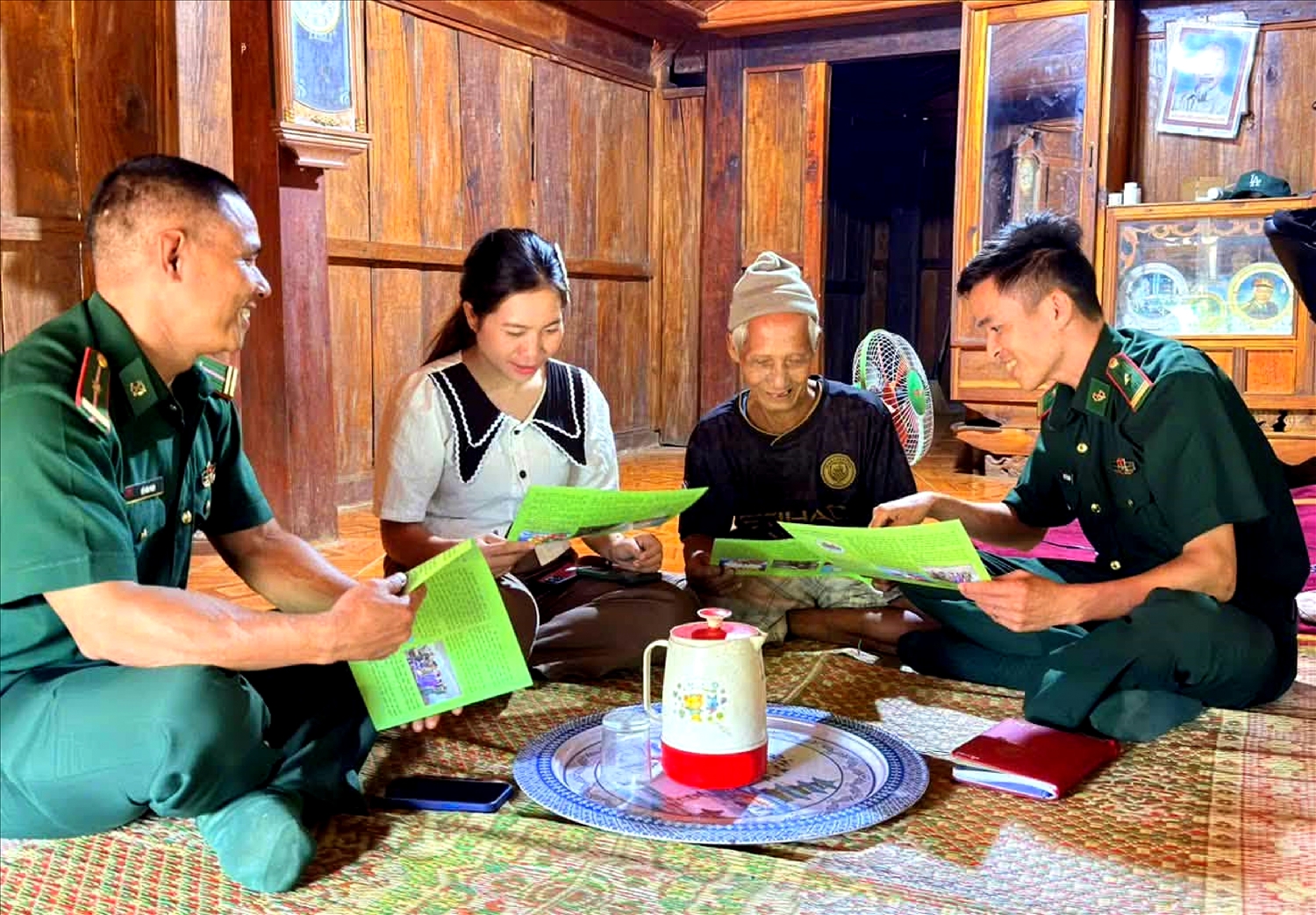 Vai trò của già làng, trưởng bản, Người có uy tín trong cộng đồng giúp chủ trương, chính sách, pháp luật của Nhà nước được truyền tải đến người dân