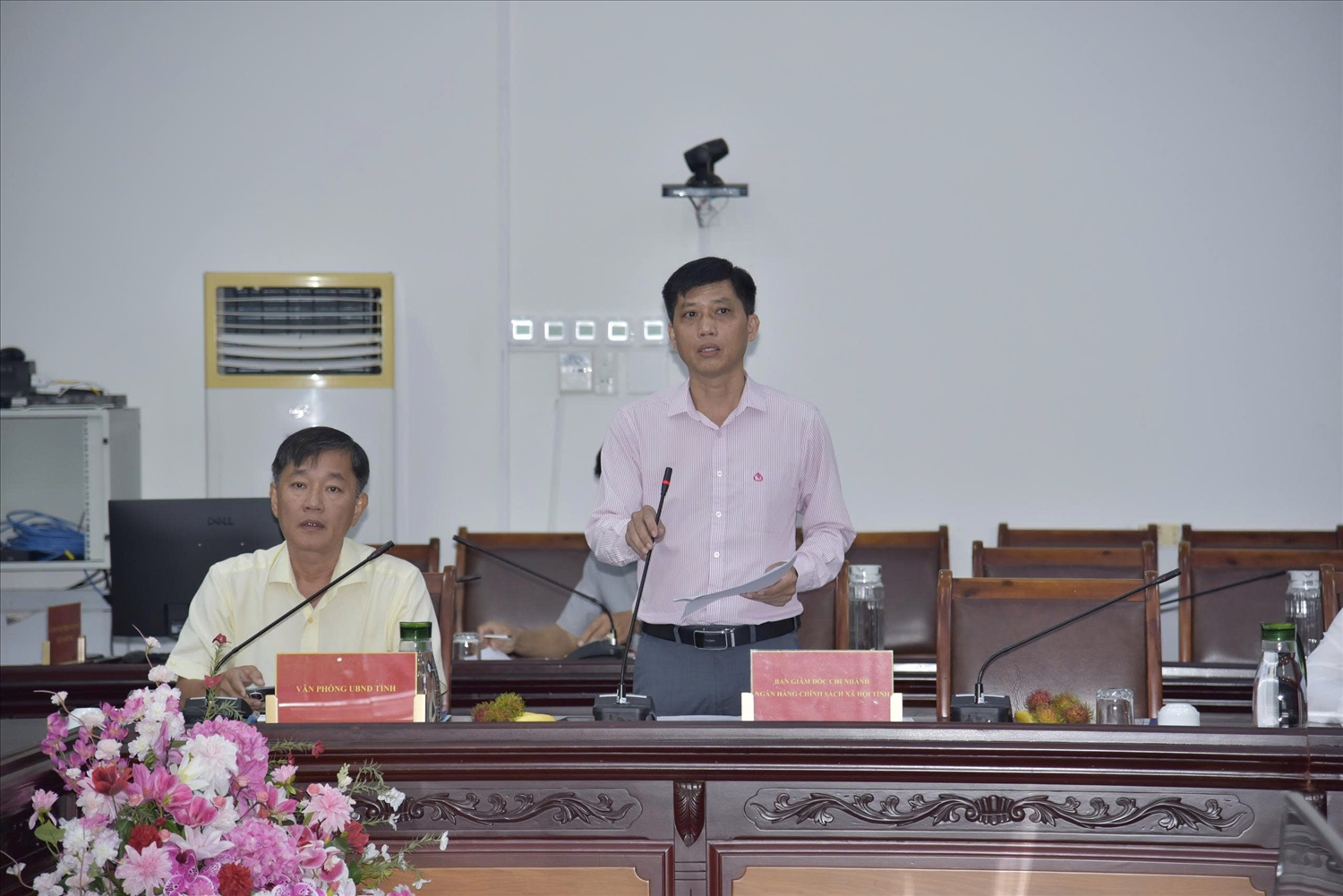 Thứ trưởng Bộ Dân tộc và Y Vinh Tơr làm trưởng đoàn kiểm tra, giám sát của thành viên Hội đồng quản trị Ngân hàng Chính sách xã hội tại tỉnh An Giang. 1