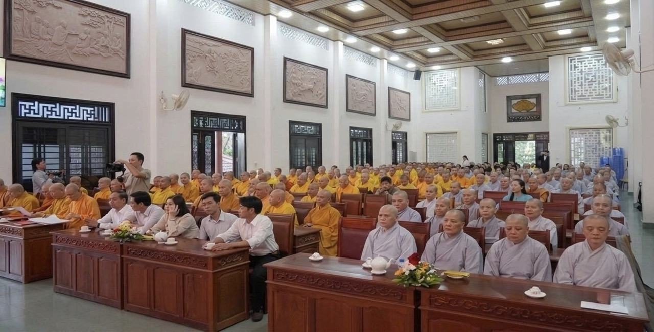 Các đại biểu tham dự buổi lễ