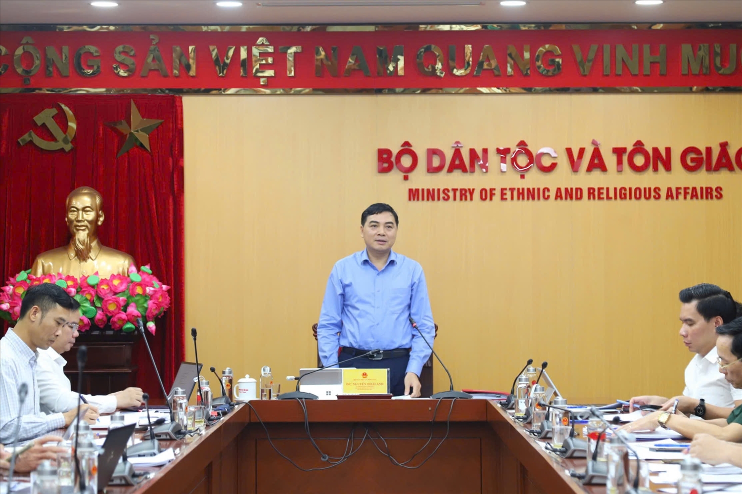 Đồng chí Nguyễn Hoài Anh, Ủy viên BCH Trung ương Đảng, Thứ trưởng Thường trực Bộ Dân tộc và Tôn giáo chủ trì cuộc họp