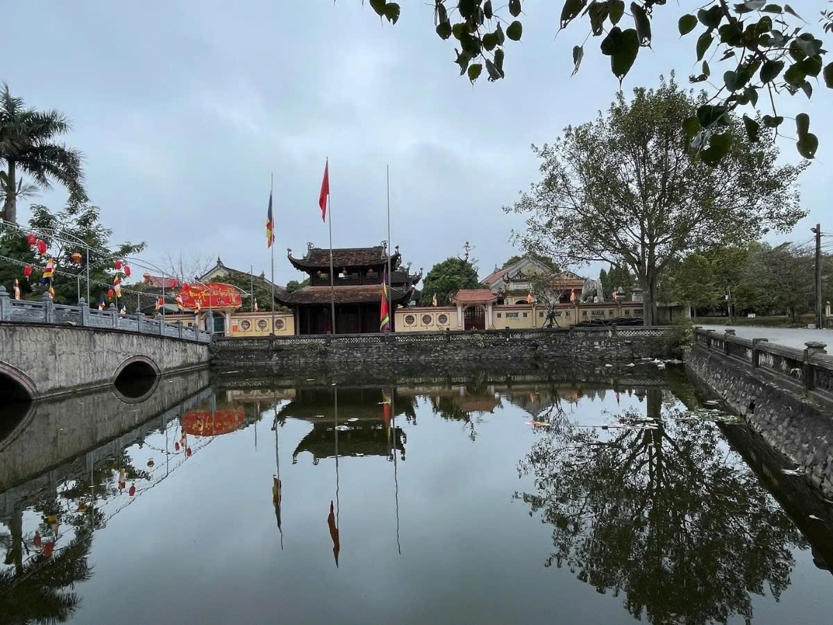 Chùa Sùng Nghiêm Diên Thánh - ngôi chùa cổ (gần 900 năm tuổi) được xây dựng từ thời nhà Lý còn sót lại tại xã Hậu Lộc, tỉnh Thanh Hóa cho đến ngày nay