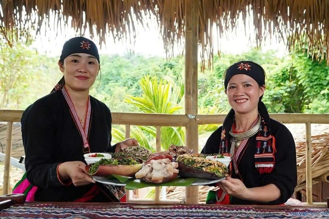 Văn hóa ẩm thực của người Dao Quần Chẹt tại Ba Vì (TP. Hà Nội) rất phong phú, đặc sắc với bánh dày, rượu nếp cái, cỗ lá, rau rừng...