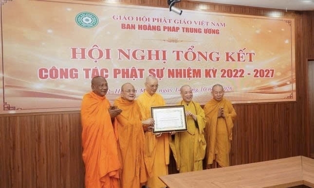 Tập thể Ban Hoằng pháp Trung ương nhận Bằng tuyên dương công đức