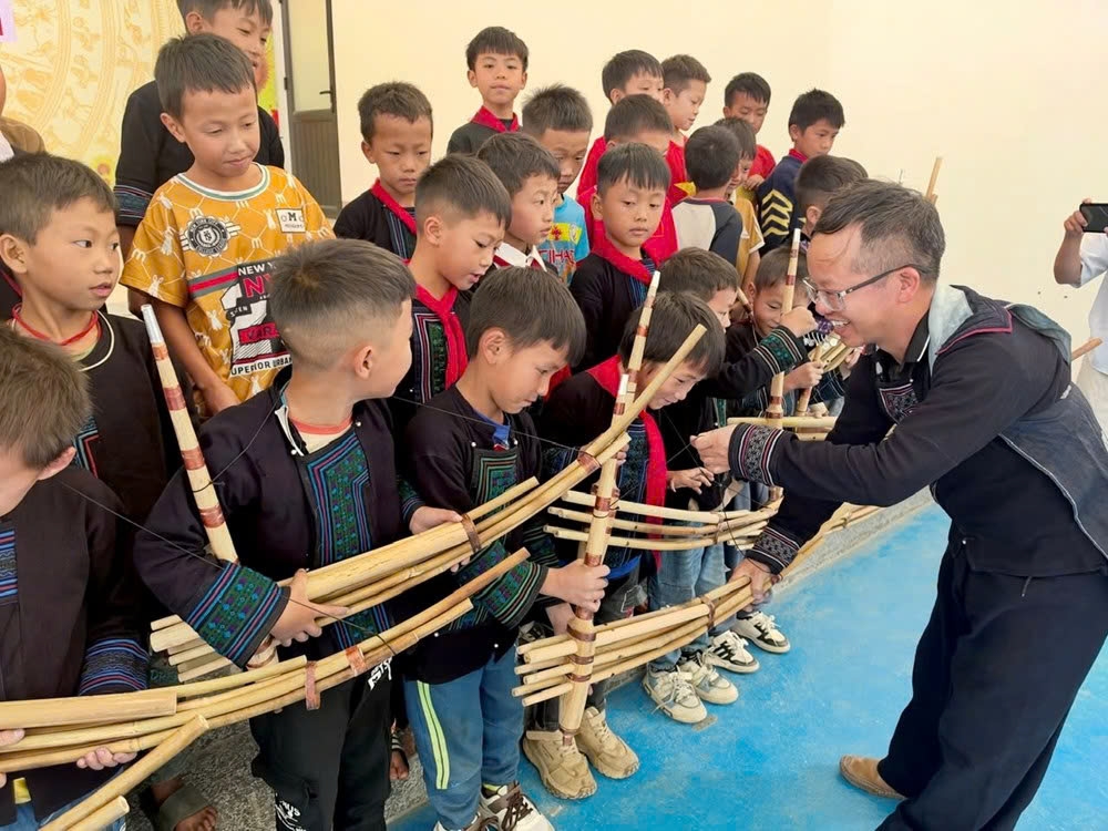 Hoạt động truyền dạy khèn Mông cho thế hệ trẻ góp phần gìn giữ, trao truyền những giá trị văn hóa truyền thống, khơi dậy niềm tự hào dân tộc và nâng cao ý thức trách nhiệm của học sinh trong bảo tồn di sản