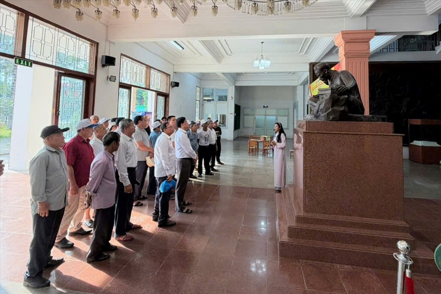 Đoàn Người có uy tín tỉnh Đắk Lắk tham quan Bảo tàng tỉnh Đồng Nai