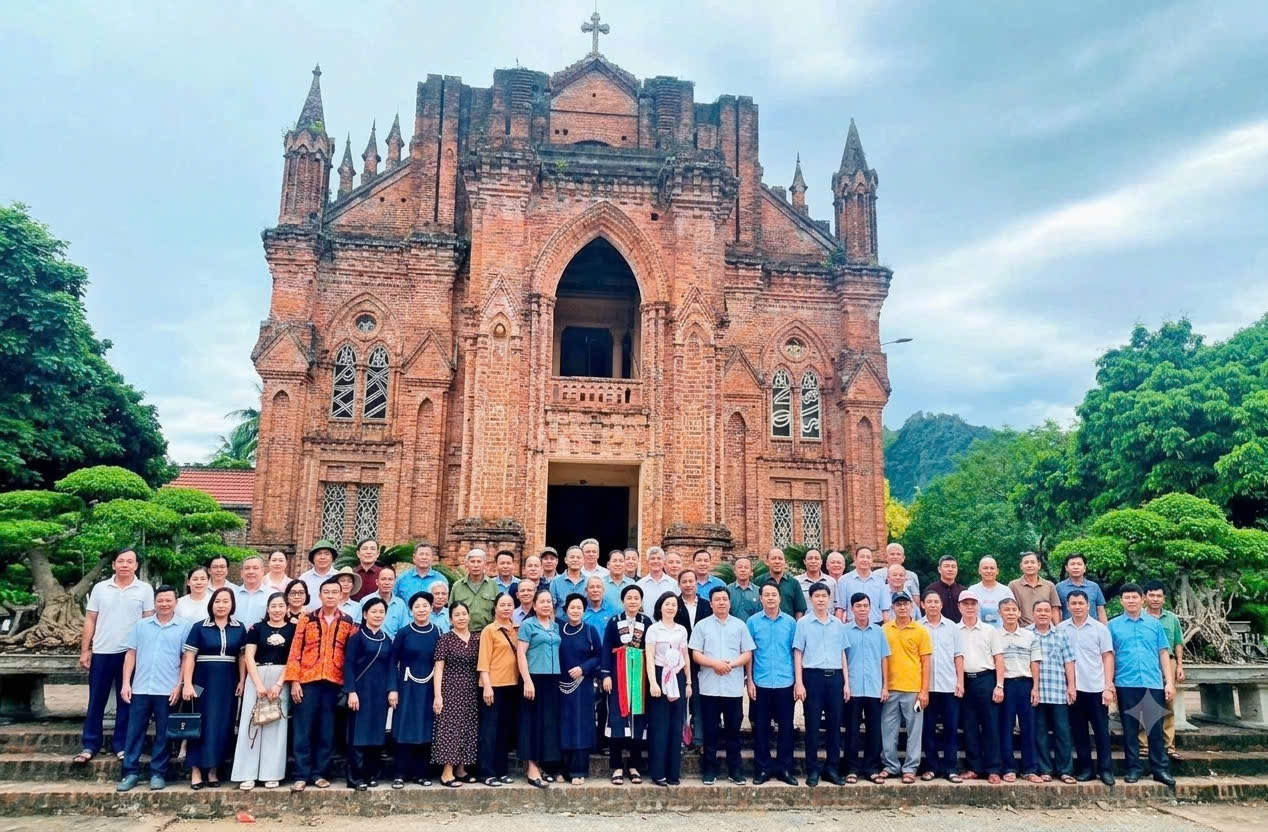 Đoàn đại biểu Người có uy tín tỉnh Bắc Ninh thăm đan viện Thánh Mẫu Châu Sơn, tỉnh Ninh Bình
