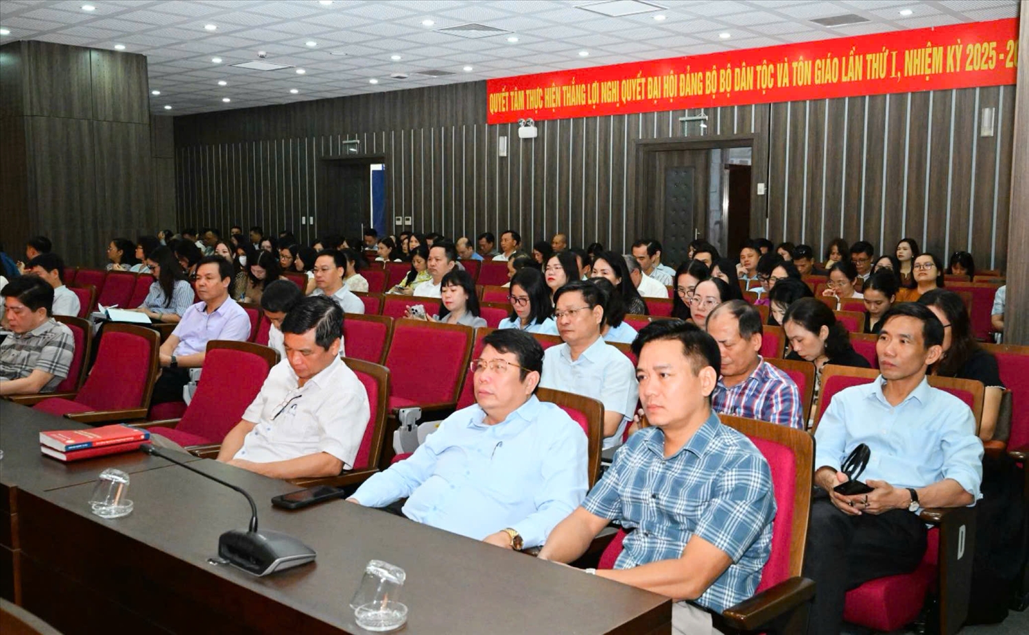 Các đại biểu tham dự Hội nghị tại điểm cầu trụ sở Bộ Dân tộc và Tôn giáo