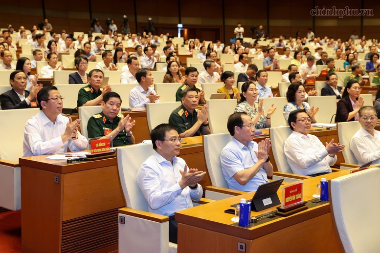 Các đại biểu tham dự Hội nghị tại điểm cầu Hội trường Diên Hồng