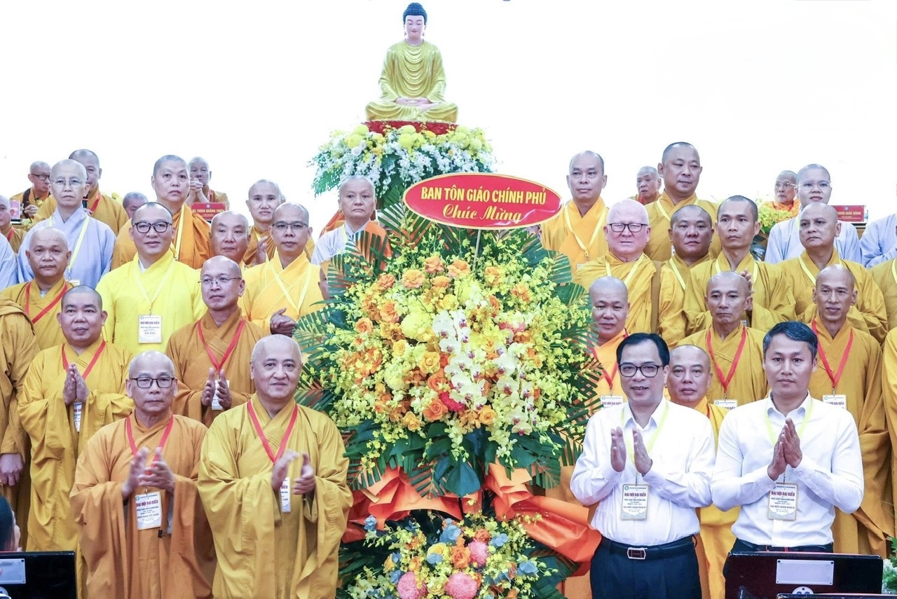 Ban Tôn giáo Chính phủ tặng lãng hoa chúc mừng Đại hội