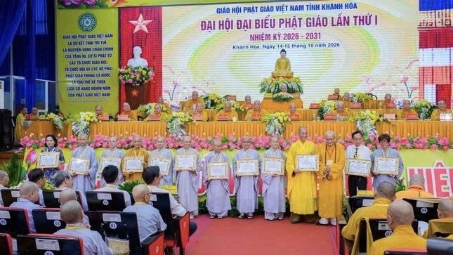 Ban Trị sự Phật giáo tỉnh Khánh Hòa tặng Bằng công đức các cá nhân có nhiều đóng góp Phật sự