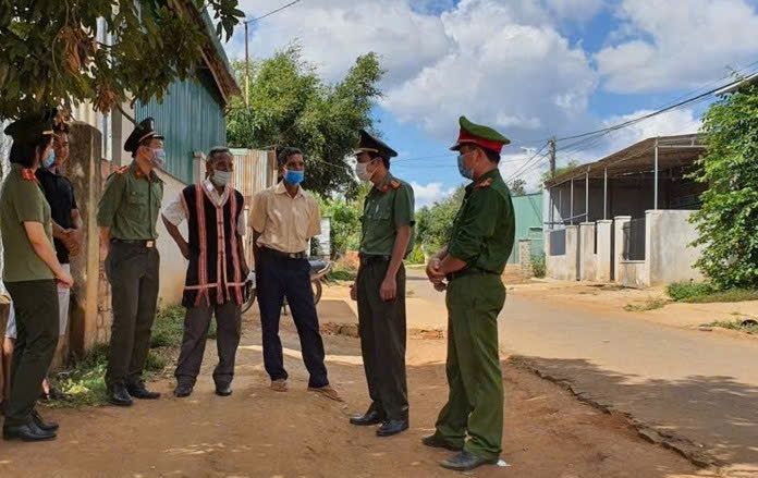 Người có uy tín trong vùng đồng bào dân tộc thiểu số đang ngày càng phát huy vai trò, trách nhiệm tích cực tuyên truyền, vận động, đưa chủ trương của Đảng, chính sách, pháp luật của Nhà nước đi vào đời sống