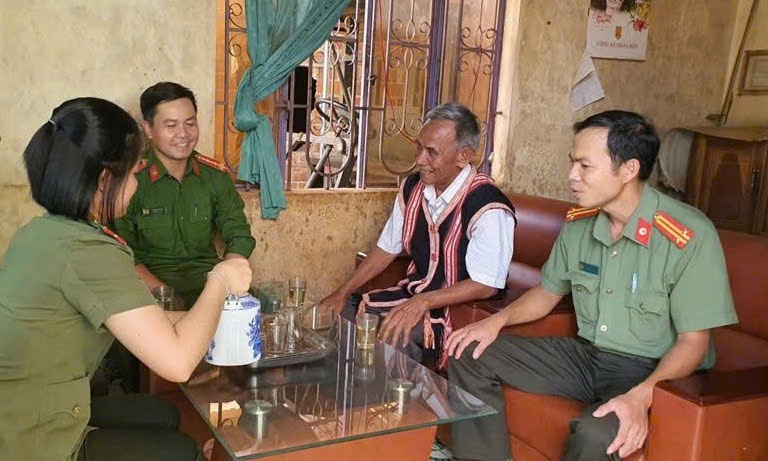 Phát huy vai trò Người có uy tín - điểm tựa vững chắc trong vùng dân tộc thiểu số 