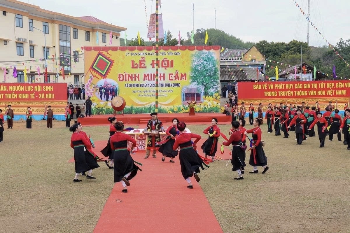 Điệu múa truyền thống đặc sắc của đồng bào Cao Lan trong lễ hội, góp phần gìn giữ và lan tỏa bản sắc văn hóa dân tộc