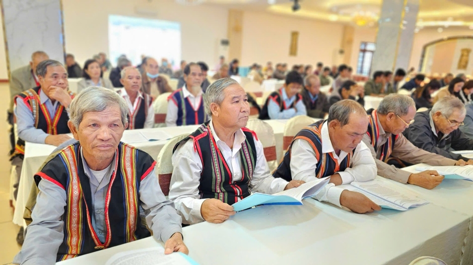 Để phát huy vai trò của Người có uy tín trong vùng đồng bào dân tộc thiểu số, tỉnh Gia Lai thường xuyên tổ chức tập huấn, bồi dưỡng kiến thức kỹ năng, tuyên truyền, vận động tại cơ sở…
