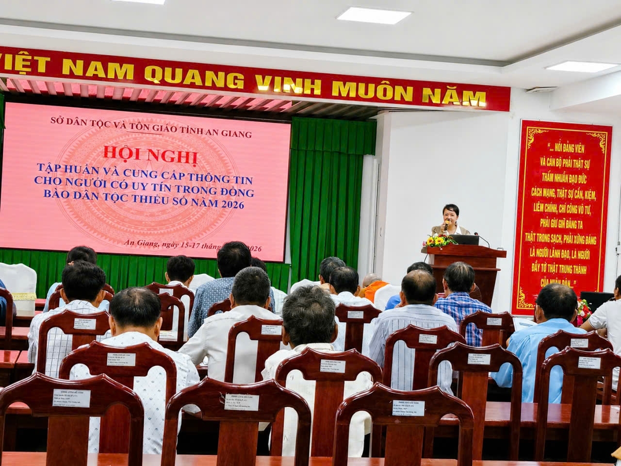 Người có uy tín phường Hà Tiên, tỉnh An Giang được bồi dưỡng kỹ năng nắm bắt, định hướng dư luận xã hội; kỹ năng tuyên truyền, vận động đồng bào dân tộc thiểu số và kỹ năng ứng dụng công nghệ số trong công việc