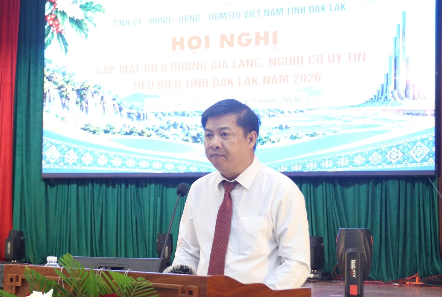 Ông Lương Nguyễn Minh Triết, Ủy viên Trung ương Đảng, Bí thư Tỉnh ủy Đắk Lắk phát biểu tại hội nghị