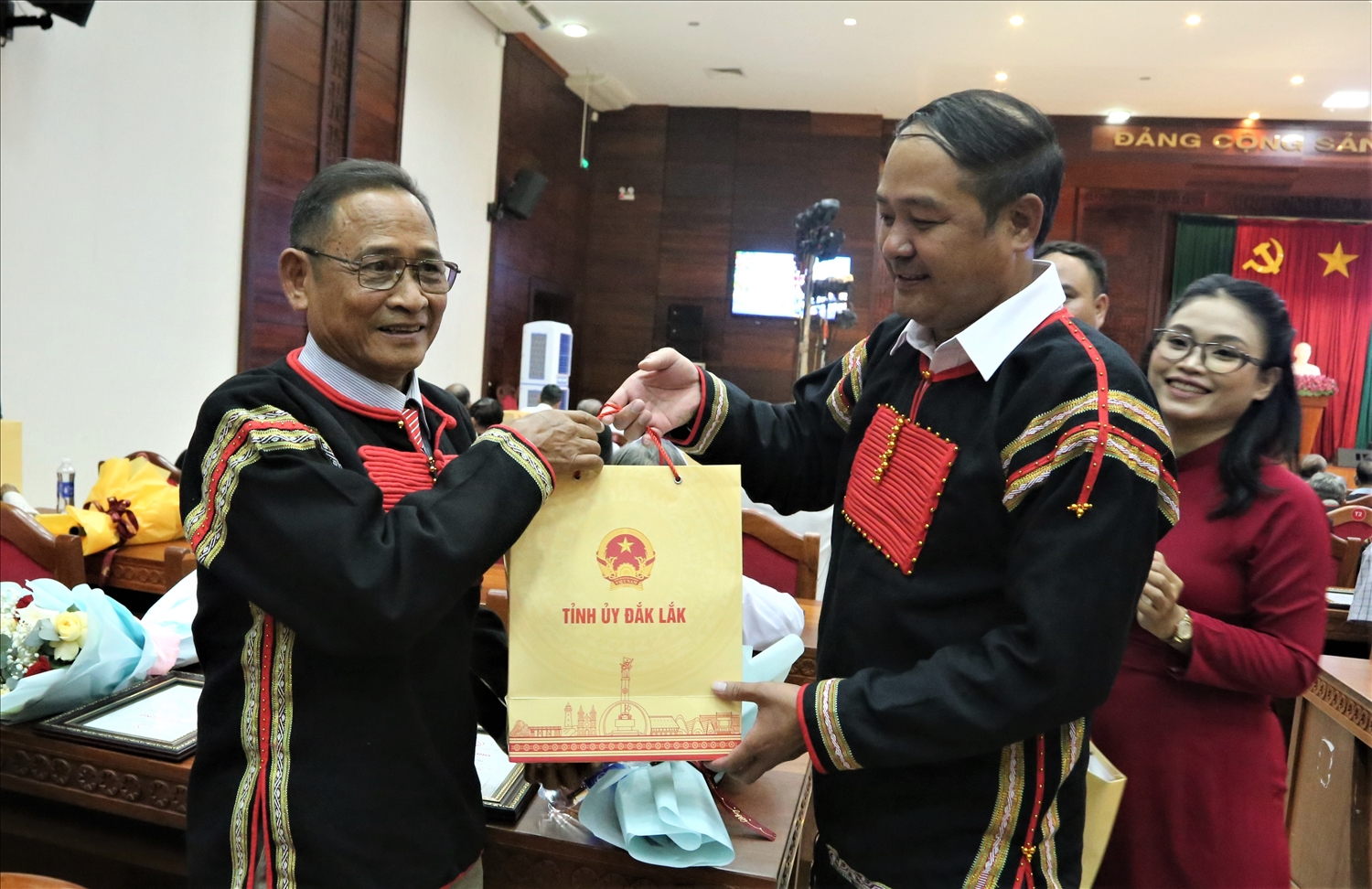 Đắk Lắk biểu dương già làng, Người có uy tín (SỐ 2) 2