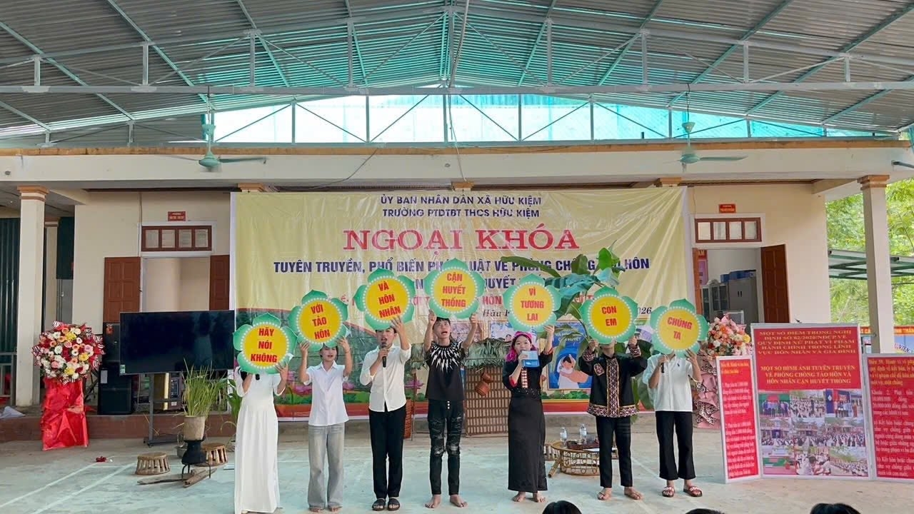 Một buổi hoạt động ngoại khóa do Trường Phổ thông dân tộc bán trú THCS Hữu Kiệm, tỉnh Nghệ An tổ chức với chủ đề: ""Tuyên truyền, phổ biến pháp luật về phòng chống tảo hôn và hôn nhân cận huyết thống" góp phần nâng cao nhận thức và ý thức chấp hành pháp luật cho thế hệ trẻ