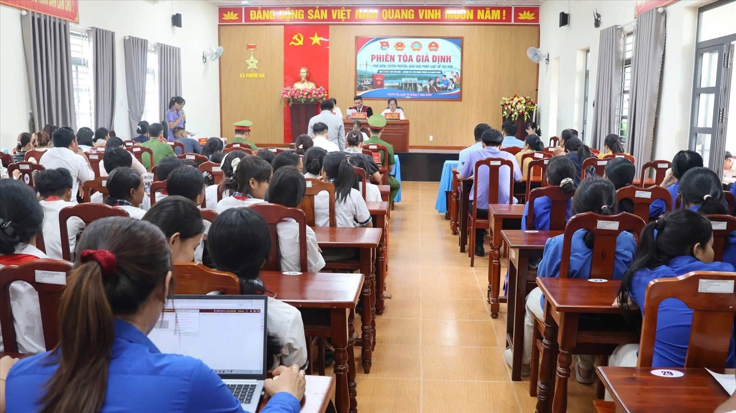 Phiên tòa giả định tuyên truyền pháp luật về tảo hôn tại xã Phước Hà, tỉnh Khánh Hòa