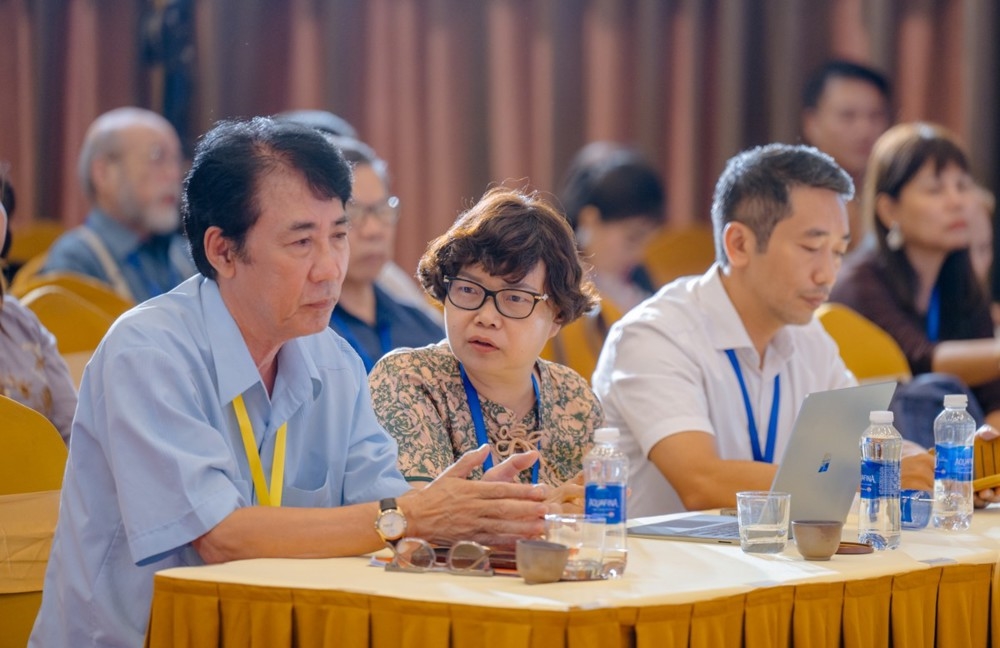 Các học giả, các nhà nghiên cứu tham dự Hội thảo