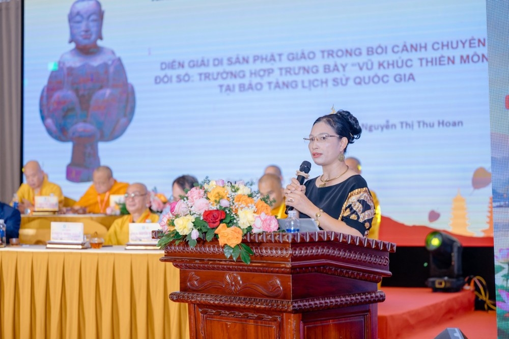 ThS. Nguyễn Thị Thu Hoan, Phó Giám đốc Bảo tàng Lịch sử quốc gia tham luận tại Hội thảo