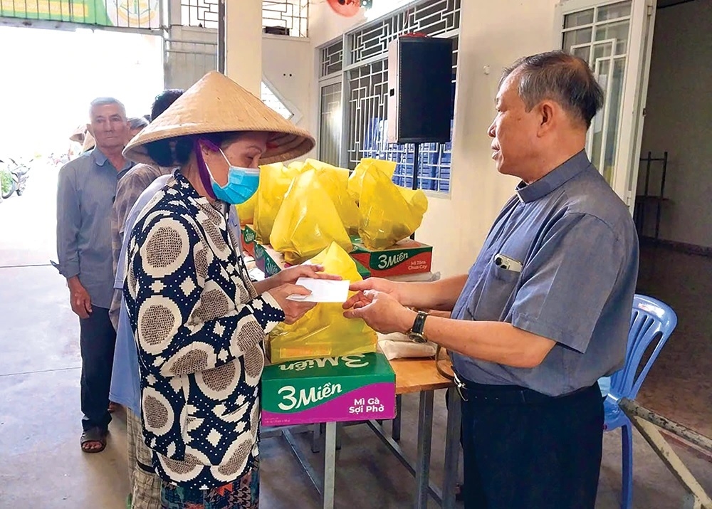 Giáo xứ Đức Mẹ Vô Nhiễm, thành phố Cần Thơ tổ chức trao quà Tết tặng người dân hoàn cảnh khó khăn dịp Tết Nguyên đán Bính Ngọ 2026